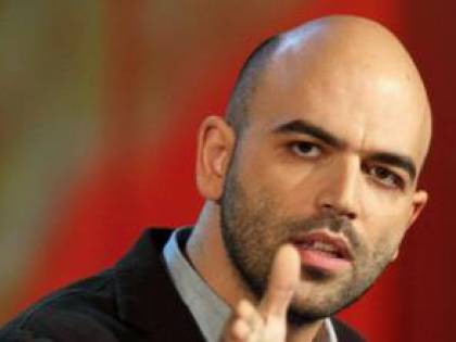 Saviano dà buca a Veronesi: "Noi a bordo delle Ong? No, ma facciamoci sentire"