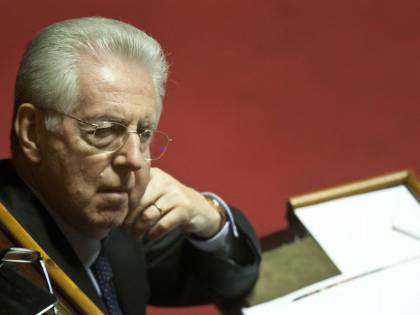 Monti "minaccia" Lega e M5s: "Può intervenire la Troika"