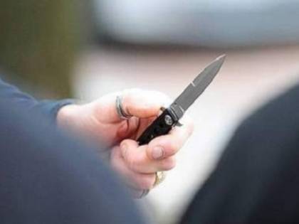 Terni, accoltella due volte lo stesso poliziotto. Salvini: "Sarà espulso"