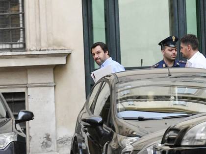 Migranti, Salvini pronto a bloccare un'altra nave: "L'Italia non china più il capo"