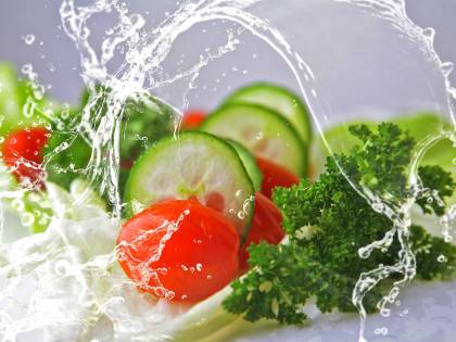 Via l'uovo: per Google l'emoji dell'insalata è vegan