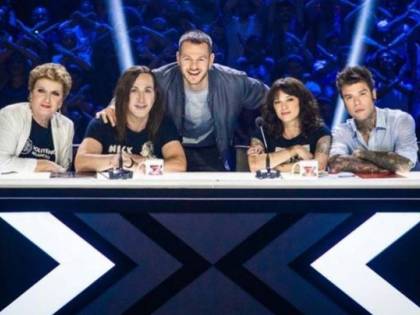 Asia Argento a X Factor dopo la morte del compagno. Scoppia la polemica in rete