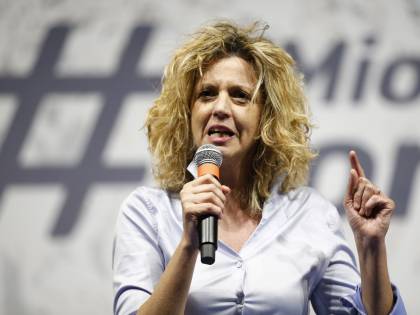 L'assessore Pd sbotta: "Lezzi? È da schiaffoni". E insorgono i grillini