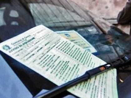 Milano: secondo l'Aci parcheggiare in divieto di sosta conviene