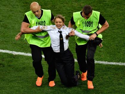 Putin grazia le Pussy Riot: niente Siberia, solo multa e daspo