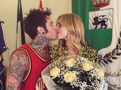 Fedez e Chiara Ferragni: "Niente regali ma un aiuto ai fan"