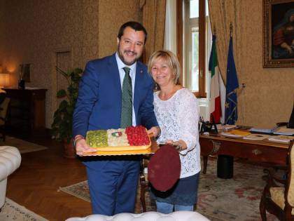 Salvini mantiene la promessa: incontra la madre del parà ucciso in Afghanistan