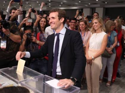 Spagna, i popolari scelgono Pablo Casado per sostituire Mariano Rajoy