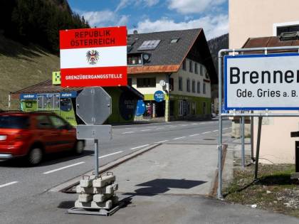 L'Austria non apre all'Italia: controlli alla frontiera e lunghe code