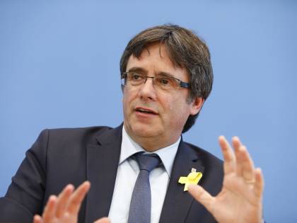 L'Ue toglie l'immunità a Puigdemont e ai ribelli. La rabbia dei catalani