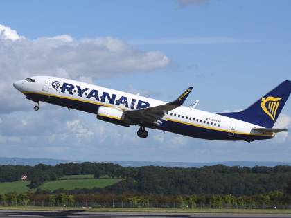 Ryanair rimborserà i voli cancellati ma si apre la polemica