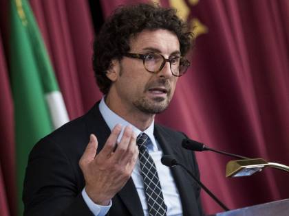 Per scrivere in italiano Toninelli chiama la Crusca