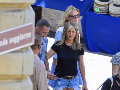 Jennifer Aniston e Adam Sandler a Malpensa: ciak si gira