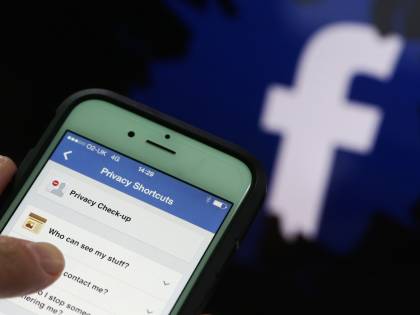 Facebook ora chiude 650 profili "Fake per elezioni in Usa"