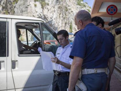 Dà passaggio con BlaBlaCar a coppia migranti: condannato come passeur