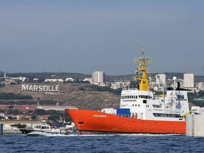 L'Aquarius si ferma, Salvini: "Meno partenze, meno morti"