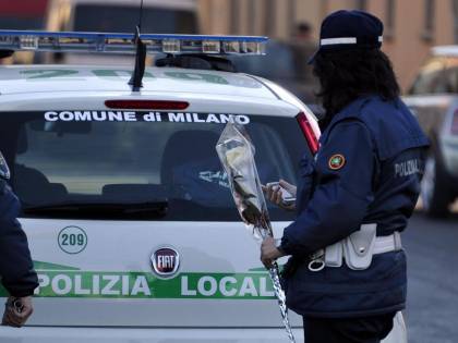 Insulti e gesti choc a vigilessa: l'ambulante ora finisce in cella