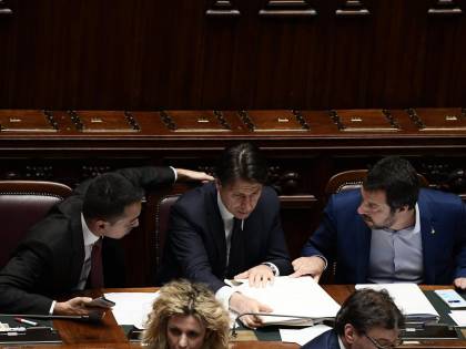 L'Ue adesso boccia l'Italia Taglia le stime di crescita "Recessione prolungata"