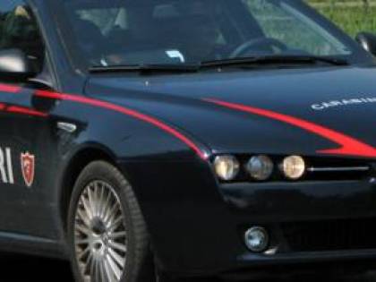 Brindisi, rapina e spari contro il proprietario di un'auto