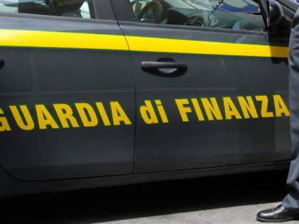 Arezzo, finto lavoro per avere permessi soggiorno: stranieri indagati