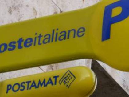 Roma, si finge postino e rapina le farmacie