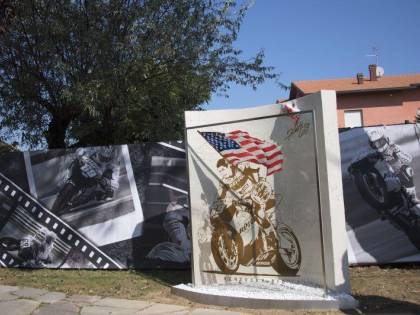 MotoGp, commozione a Misano: inaugurato monumento per Hayden