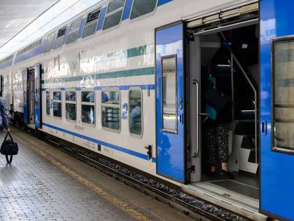 I francesi usano un treno regionale per rispedirci un immigrato clandestino