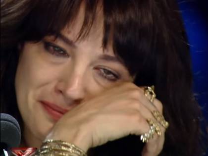 X Factor 12, Asia Argento in lacrime per la canzone che le ricorda Bourdain