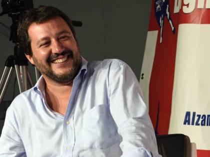 Giorno di festa per Salvini: "È nato mio nipote"