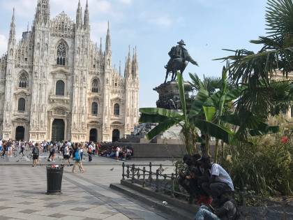 "Se sei malato non ti cacciano". Così i migranti invitano gli amici