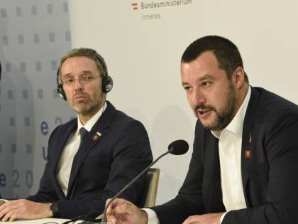 Salvini: "Se avessi rispettato le regole sarebbero arrivati 150mila migranti"