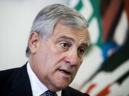 Tajani contro Bannon: "Vuoi distruggere l'Ue? Torna a casa"