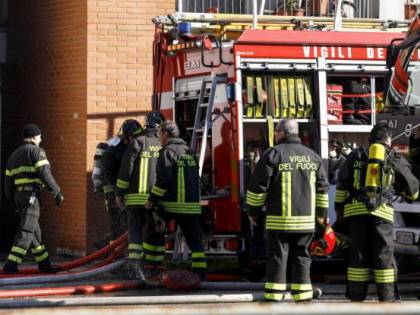 Lucca, si dà fuoco per protestare contro lo sfratto: grave un 41enne