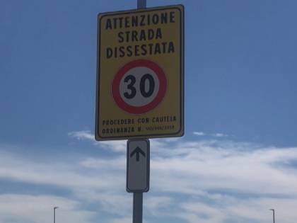 Buche a Roma, arrivano nuovi abbassamenti dei limiti di velocità