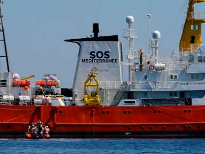L'Aquarius sfida l'Ue e l'Italia: "Vogliamo tornare in mare"