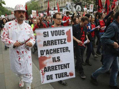Francia, vegani pronti a marciare, macellai impauriti pagano guardie