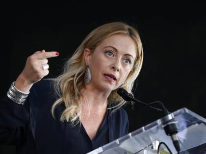 FdI "abbraccia" Bannon: "Una nuova casa politica per conservatori"
