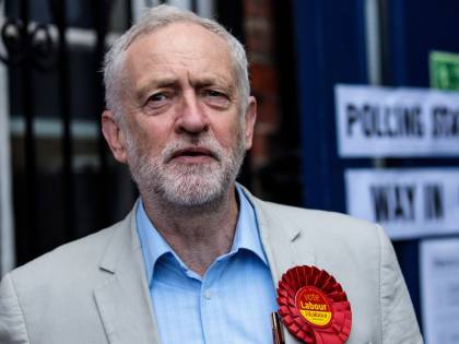 Accuse a Corbyn: "Ha taciuto sui finanziatori dei viaggi all'estero"