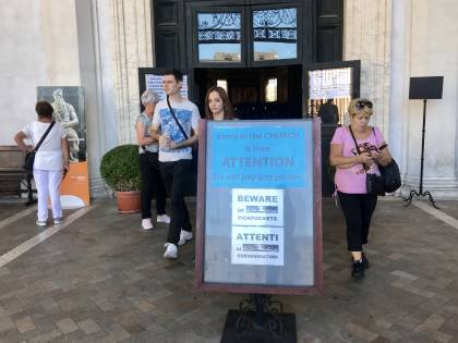 Borseggi e truffe ai turisti: le chiese di Roma prese di mira dai rom
