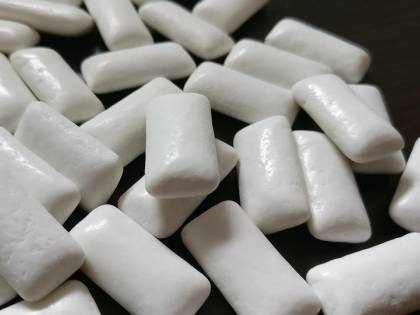 Il Chewing gum è in crisi. Le ditte corrono ai ripari con gomme 'terapeutiche'