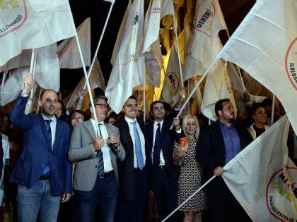 Eletti ricattati e multe illegali Ecco il «partito degli onesti»