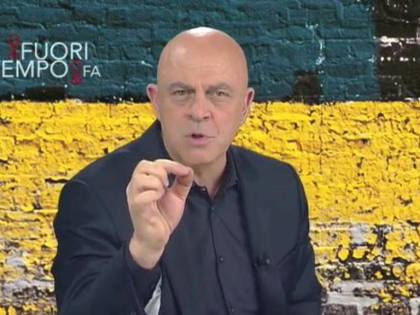 Crozza scherza con Fabio Fazio: "Se sono triste penso che potevo essere te…"