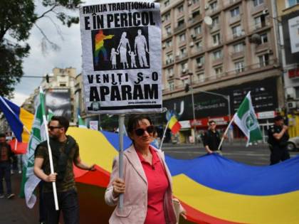 Romania, è fallito il referendum per abolire le nozze omosessuali: non è stato raggiunto il quorum