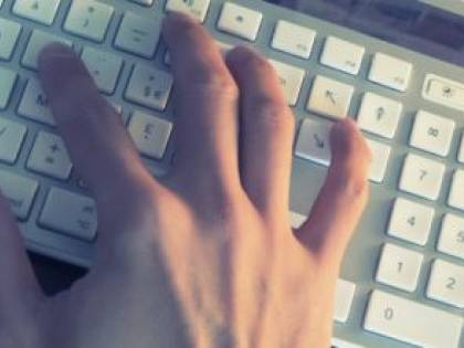 Scarica materiale pedopornografico sul web: finisce in manette