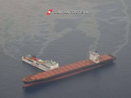 Corsica, la marea nera si allarga: "È già oltre i 100 km quadrati"