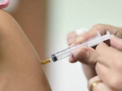 Vaccini, commissario Ue: "L'Italia smetta con le fake news e agisca"