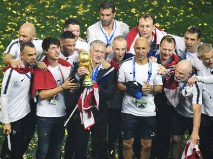 Deschamps preoccupato: "Si gioca troppo, il calcio rischia di esplodere"