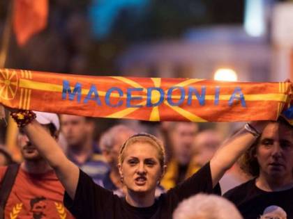 Macedonia, il parlamento dice sì al cambio del nome