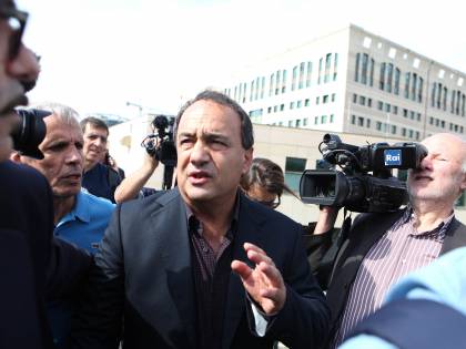 Nuovi guai per Lucano: accusato di truffa e falso