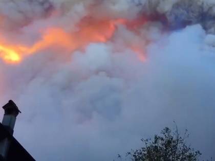 Belluno, enorme incendio nell'Agordino. Operazioni impedite dal vento